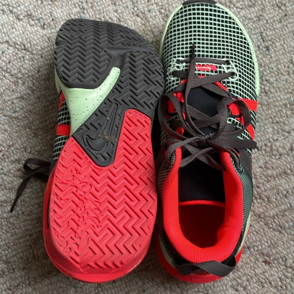 LeBron James Size 8 Basketball Witness VII shoes - Picture 4 of 8